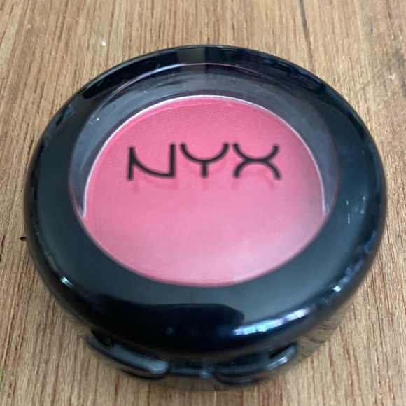 ❗️3/$10 NYX EYESHADOW SINGLE WILD ORCHID FUCHSIA RETRACTABLE EYE LINER BROWN NEW - Picture 2 of 2